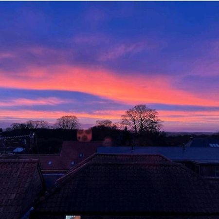 Sunset View, 2 Bedrooms In The Heart Of Holt With Parking Eksteriør bilde
