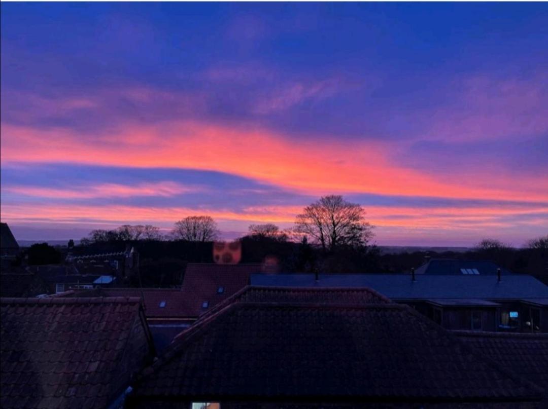 Sunset View, 2 Bedrooms In The Heart Of Holt With Parking Eksteriør bilde